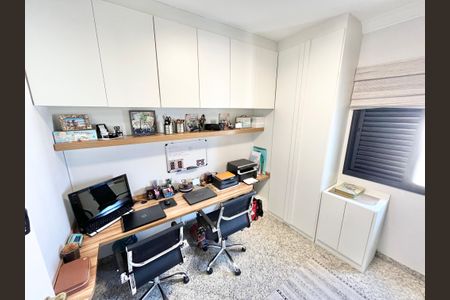 Apartamento à venda com 126m², 3 quartos e 2 vagas Apartamento à venda com 126m², 3 quartos e 2 vagasQuarto 2 / Escritório