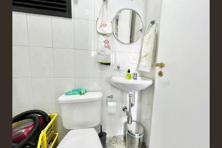 Apartamento à venda com 126m², 3 quartos e 2 vagas Apartamento à venda com 126m², 3 quartos e 2 vagasBanheiro de serviço