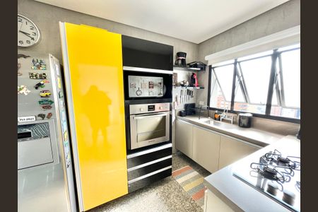 Apartamento à venda com 126m², 3 quartos e 2 vagas Apartamento à venda com 126m², 3 quartos e 2 vagasCozinha
