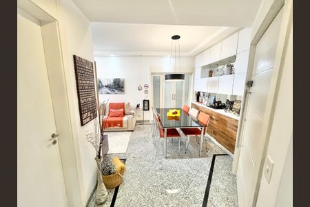 Apartamento à venda com 126m², 3 quartos e 2 vagas Apartamento à venda com 126m², 3 quartos e 2 vagasSala
