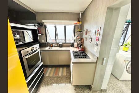 Apartamento à venda com 126m², 3 quartos e 2 vagas Apartamento à venda com 126m², 3 quartos e 2 vagasCozinha