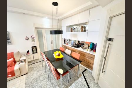 Apartamento à venda com 126m², 3 quartos e 2 vagas Apartamento à venda com 126m², 3 quartos e 2 vagasSala