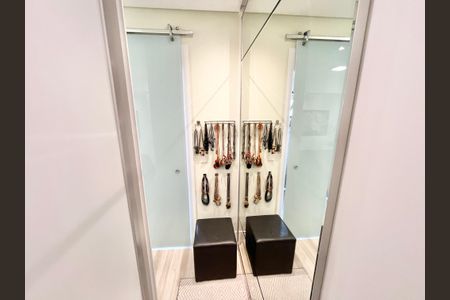 Apartamento à venda com 126m², 3 quartos e 2 vagas Apartamento à venda com 126m², 3 quartos e 2 vagasCloset da suíte 1