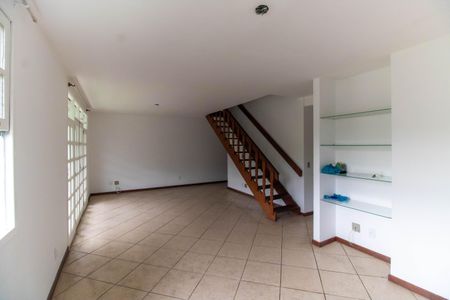 Apartamento à venda com 132m², 3 quartos e 1 vaga Apartamento à venda com 132m², 3 quartos e 1 vagaSala