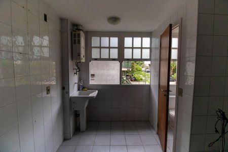 Apartamento à venda com 132m², 3 quartos e 1 vaga Apartamento à venda com 132m², 3 quartos e 1 vagaCozinha e Área de Serviço