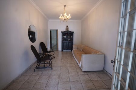 Casa para alugar com 6 quartos, 350m² em Setor Coimbra, Goiânia