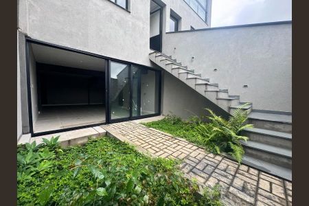 Casa à venda com 212m², 3 quartos e 5 vagasFoto 01