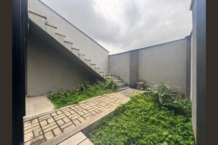 Casa à venda com 212m², 3 quartos e 5 vagasFoto 01