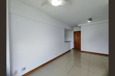 Apartamento à venda com 75m², 3 quartos e 1 vaga Apartamento à venda com 75m², 3 quartos e 1 vagaSala