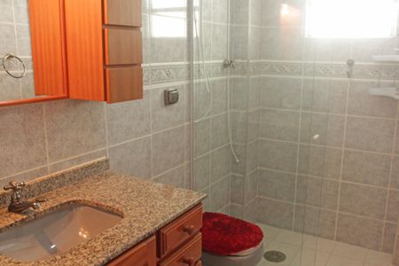 Banheiro de apartamento para alugar com 1 quarto, 64m² em Gonzaga, Santos