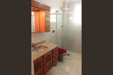 Banheiro de apartamento para alugar com 1 quarto, 64m² em Gonzaga, Santos