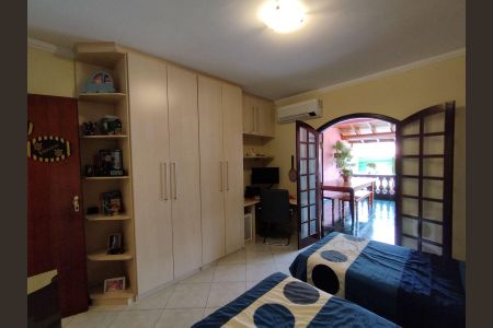 Quarto de casa à venda com 3 quartos, 175m² em Bandeiras, Osasco