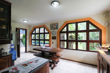 Casa de condomínio à venda com 300m², 3 quartos e sem vaga Casa de condomínio à venda com 300m², 3 quartos e sem vagaCozinha