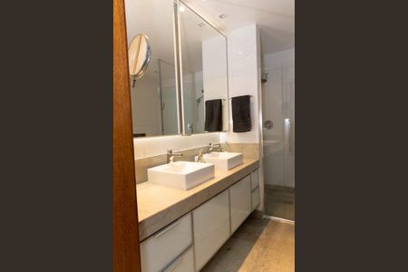 Apartamento para alugar com 284m², 4 quartos e 4 vagasBanheiro