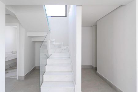 Apartamento à venda com 264m², 4 quartos e 3 vagasEscada