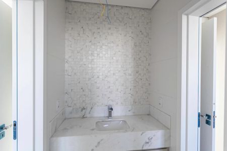 Apartamento à venda com 264m², 4 quartos e 3 vagasBanheiro das suítes 1 e 2 