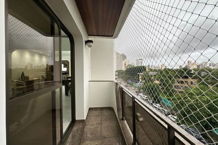 Apartamento para alugar com 253m², 5 quartos e 3 vagasVaranda