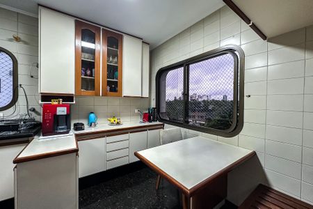 Apartamento para alugar com 253m², 5 quartos e 3 vagasCozinha