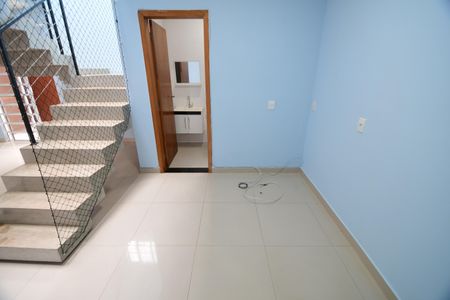 Casa de condomínio à venda com 84m², 2 quartos e 2 vagasSala