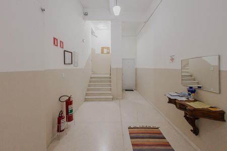 Apartamento para alugar com 76m², 2 quartos e sem vagaHall social