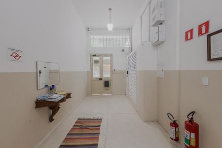 Apartamento para alugar com 76m², 2 quartos e sem vagaHall social
