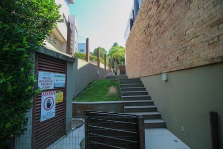 Casa de condomínio à venda com 496m², 5 quartos e 4 vagas Casa de condomínio à venda com 496m², 5 quartos e 4 vagasQuintal