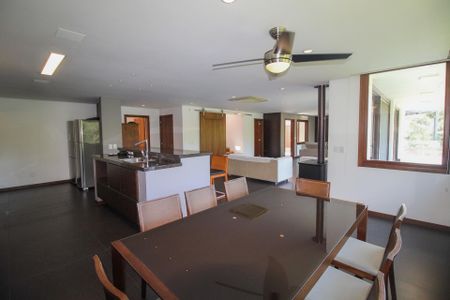 Casa de condomínio à venda com 496m², 5 quartos e 4 vagas Casa de condomínio à venda com 496m², 5 quartos e 4 vagasCozinha