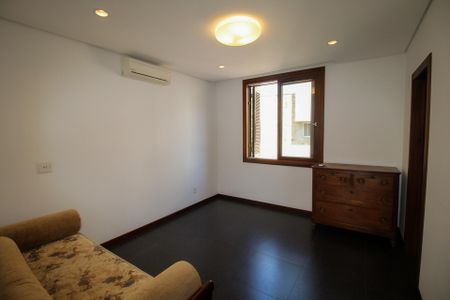 Casa de condomínio à venda com 496m², 5 quartos e 4 vagas Casa de condomínio à venda com 496m², 5 quartos e 4 vagasSuíte 3