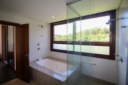 Casa de condomínio à venda com 496m², 5 quartos e 4 vagas Casa de condomínio à venda com 496m², 5 quartos e 4 vagasBanheiro da Suíte 2