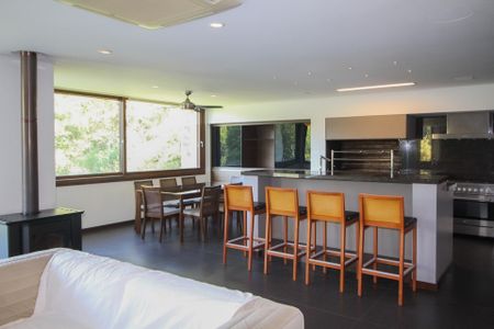 Casa de condomínio à venda com 496m², 5 quartos e 4 vagas Casa de condomínio à venda com 496m², 5 quartos e 4 vagasCozinha