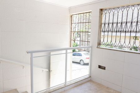 Casa para alugar com 55m², 2 quartos e 1 vaga Casa para alugar com 55m², 2 quartos e 1 vagaVaranda