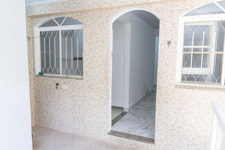 Casa para alugar com 55m², 2 quartos e 1 vaga Casa para alugar com 55m², 2 quartos e 1 vagaVaranda