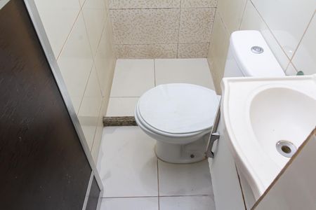 Casa para alugar com 55m², 2 quartos e 1 vaga Casa para alugar com 55m², 2 quartos e 1 vagaBanheiro