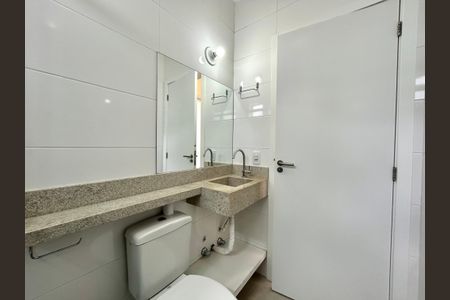 Apartamento para alugar com 66m², 2 quartos e 2 vagas Apartamento para alugar com 66m², 2 quartos e 2 vagasBanheiro