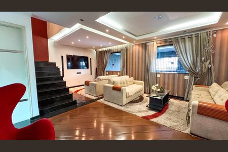 Casa à venda com 324m², 4 quartos e 4 vagas Casa à venda com 324m², 4 quartos e 4 vagasSala