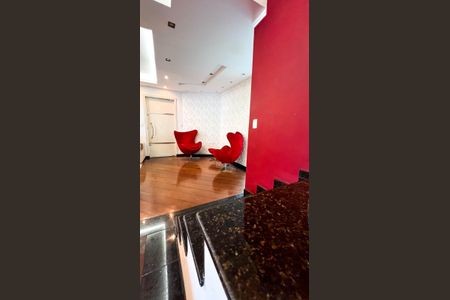 Casa à venda com 324m², 4 quartos e 4 vagasEscada