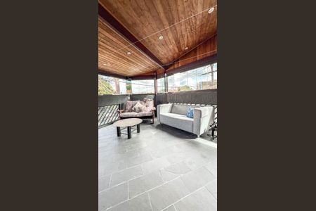 Casa à venda com 324m², 4 quartos e 4 vagas Casa à venda com 324m², 4 quartos e 4 vagasÁrea Comum