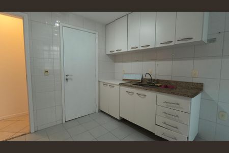 Apartamento à venda com 82m², 3 quartos e 2 vagas Apartamento à venda com 82m², 3 quartos e 2 vagasCozinha e Área de Serviço