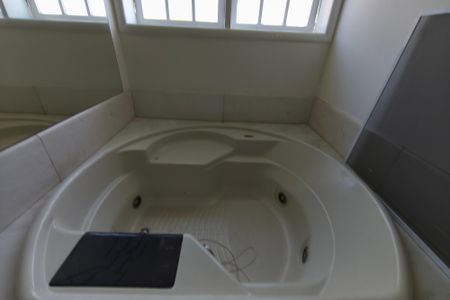 Casa de condomínio para alugar com 350m², 3 quartos e 3 vagas Casa de condomínio para alugar com 350m², 3 quartos e 3 vagasBanheiro Suíte