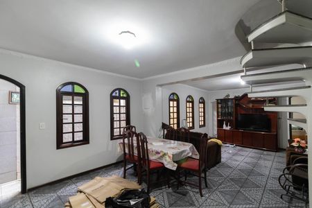 Casa à venda com 120m², 4 quartos e 2 vagas Casa à venda com 120m², 4 quartos e 2 vagasSala