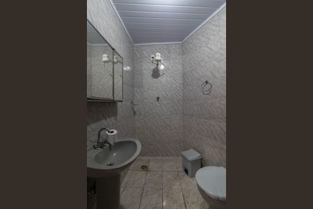Casa à venda com 120m², 4 quartos e 2 vagas Casa à venda com 120m², 4 quartos e 2 vagasBanheiro de Serviço