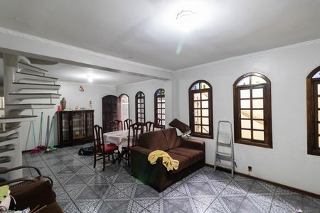 Casa à venda com 120m², 4 quartos e 2 vagas Casa à venda com 120m², 4 quartos e 2 vagasSala