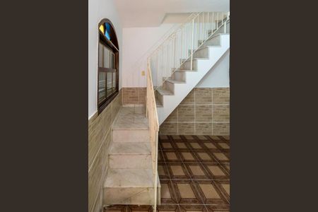 Apartamento para alugar com 64m², 2 quartos e 1 vagaSala - Acesso ao 2º andar