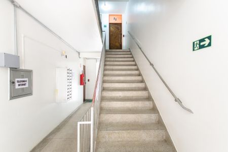 Apartamento para alugar com 60m², 2 quartos e 1 vagaEscada / Entrada 