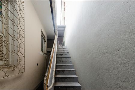 Casa à venda com 200m², 1 quarto e 1 vaga Casa à venda com 200m², 1 quarto e 1 vagaEscada