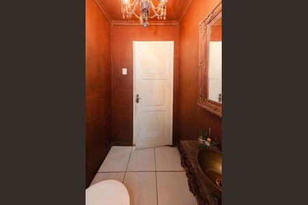 Banheiro de casa à venda com 1 quarto, 200m² em Barro Preto, Belo Horizonte