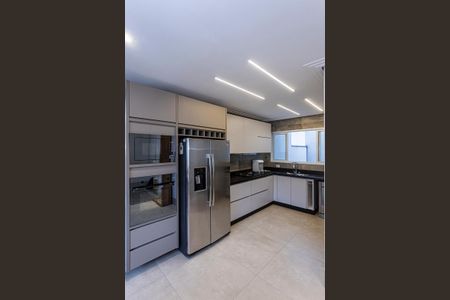Casa à venda com 200m², 3 quartos e 6 vagasSala e cozinha