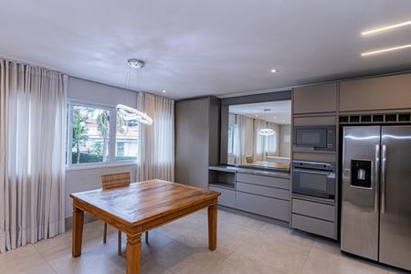 Casa à venda com 200m², 3 quartos e 6 vagasSala e cozinha