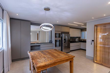 Casa à venda com 200m², 3 quartos e 6 vagasSala e cozinha