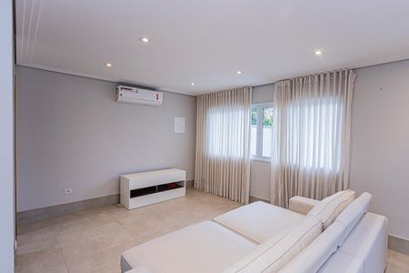 Casa à venda com 200m², 3 quartos e 6 vagasSala e cozinha